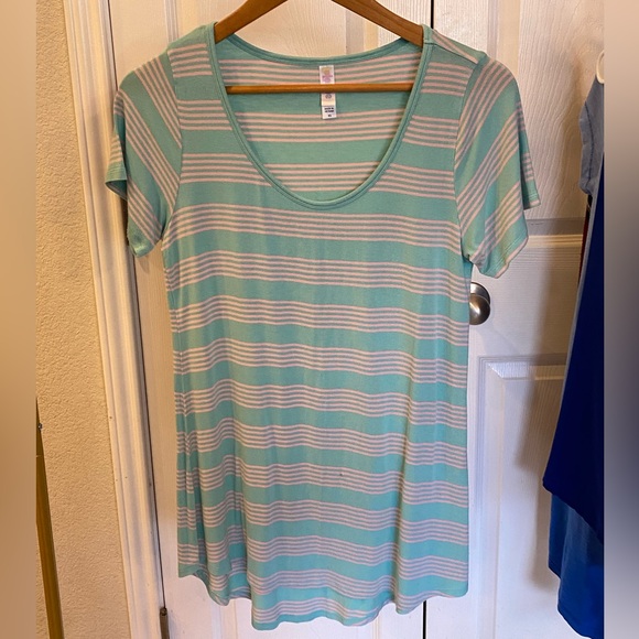 Lula Roe Tee - Picture 1 of 5